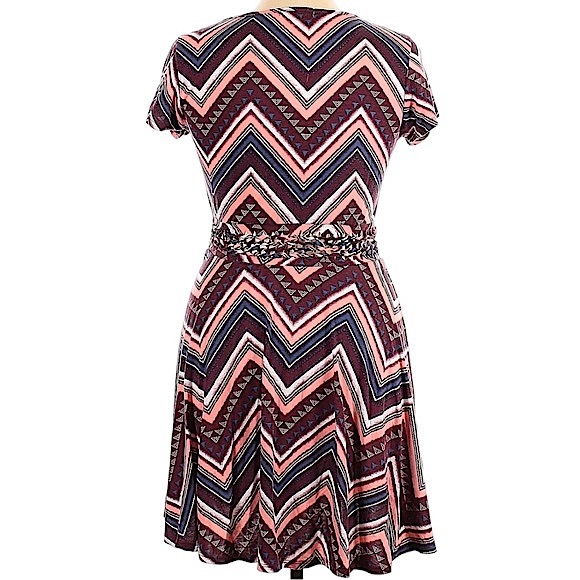 Love, Fire size small short sleeve maroon blue white thin chevron mini dress EUC - Picture 13 of 16